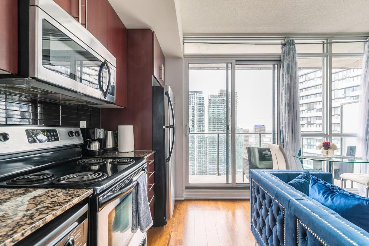 Gorgeous 1Br W/Parking Across The Scotiabank Arena Apartment โตรอนโต ภายนอก รูปภาพ