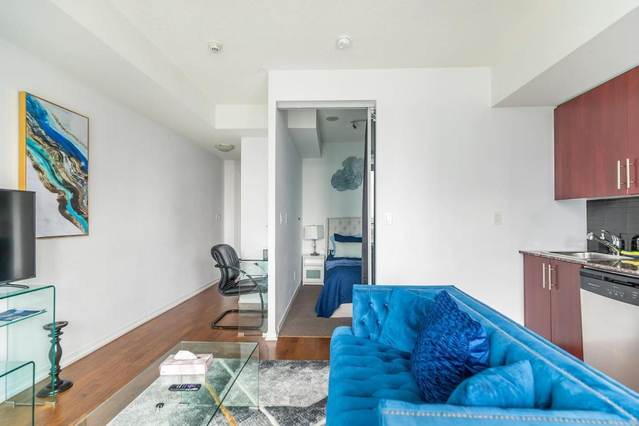Gorgeous 1Br W/Parking Across The Scotiabank Arena Apartment โตรอนโต ภายนอก รูปภาพ