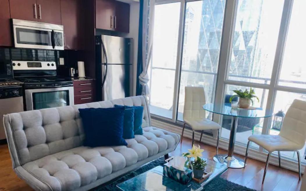 Gorgeous 1Br W/Parking Across The Scotiabank Arena Apartment โตรอนโต ภายนอก รูปภาพ