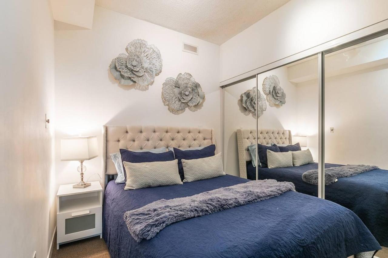 Gorgeous 1Br W/Parking Across The Scotiabank Arena Apartment โตรอนโต ภายนอก รูปภาพ