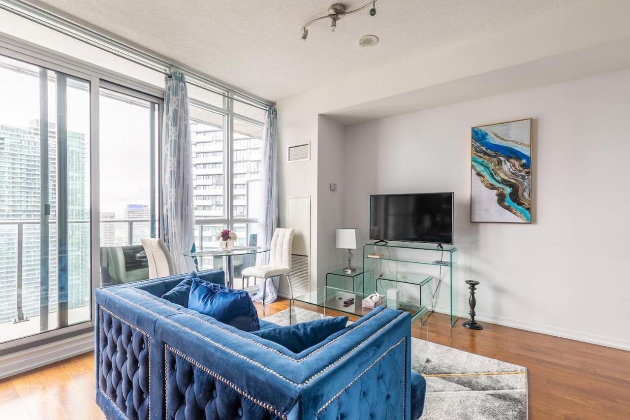 Gorgeous 1Br W/Parking Across The Scotiabank Arena Apartment โตรอนโต ภายนอก รูปภาพ