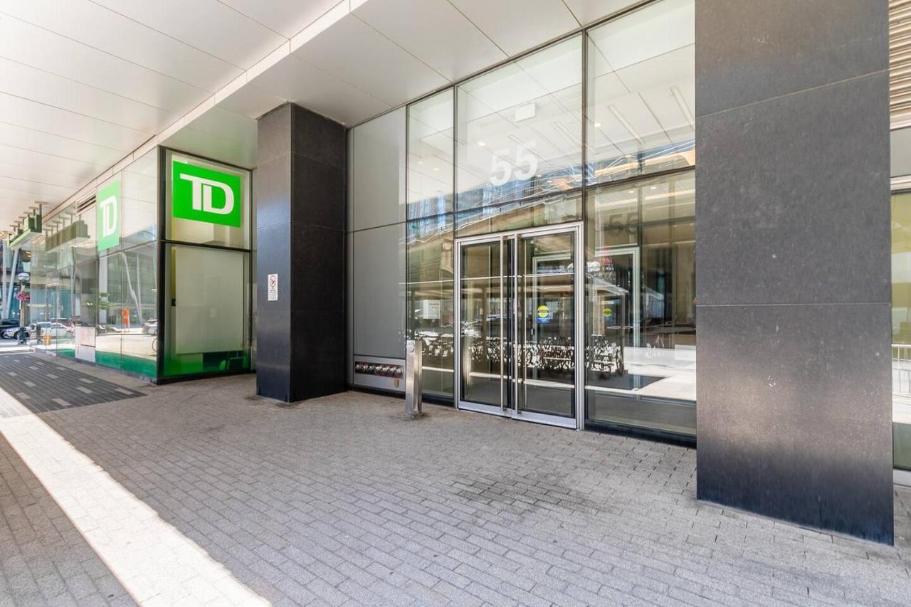 Gorgeous 1Br W/Parking Across The Scotiabank Arena Apartment โตรอนโต ภายนอก รูปภาพ