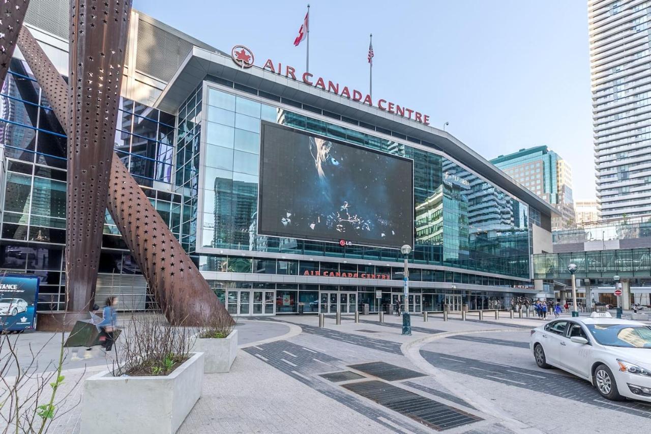 Gorgeous 1Br W/Parking Across The Scotiabank Arena Apartment โตรอนโต ภายนอก รูปภาพ