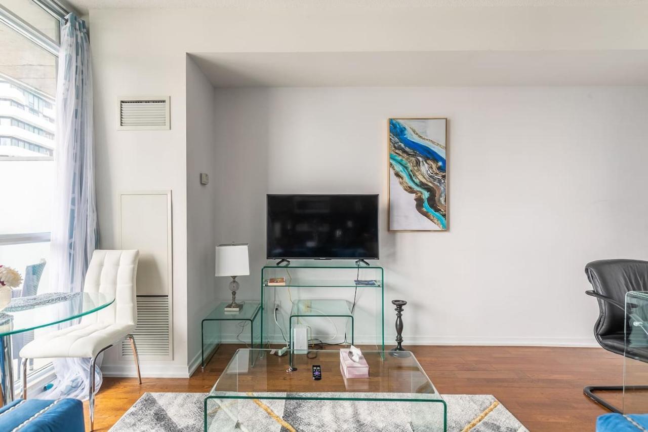 Gorgeous 1Br W/Parking Across The Scotiabank Arena Apartment โตรอนโต ภายนอก รูปภาพ